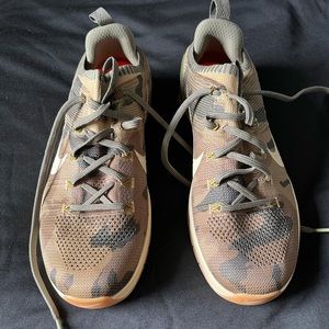 Men’s Nike Metcon sneakers in camo print.